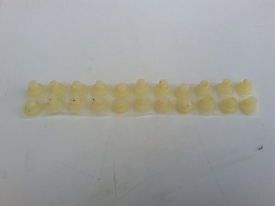 Die Abdeckung für den Wasserspender mit Wasserbehälter.